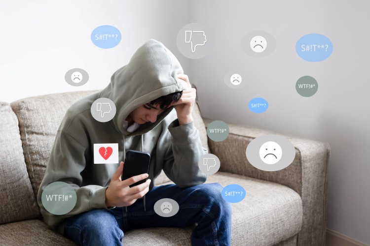 junger Mann in Social Media