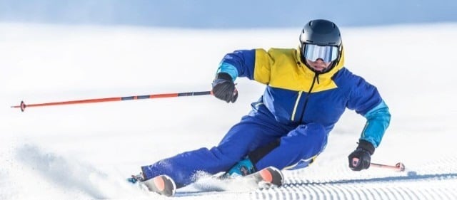 Student fährt Ski