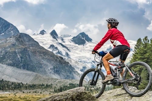 Fahrradfahrer in der Natur