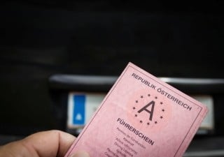 Eine Damen wir Ärztin untersucht