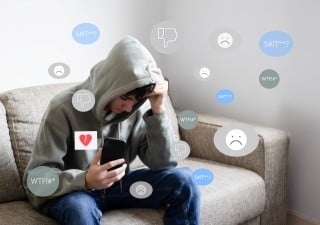 Eine Damen wir Ärztin untersucht