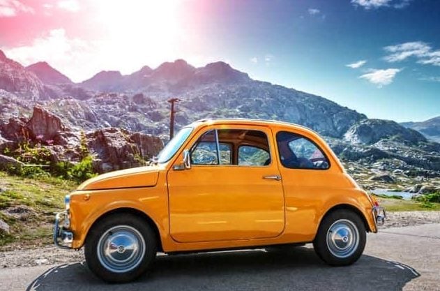 ein altes Auto als Oldtimer